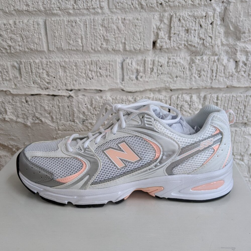 NEW BALANCE MEN'S NEW NEVER WORN SIZE 10.5 PINK/WHITE